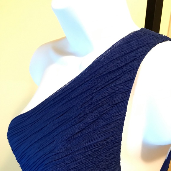 NWT BCBG MaxAzeris off-shoulder Kira dress - Picture 5 of 7